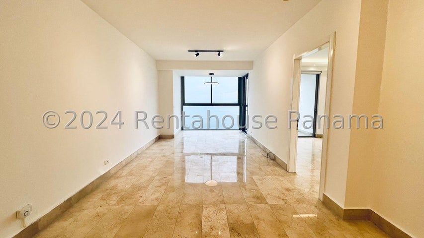 Exclusive Apartment in Av Balboa